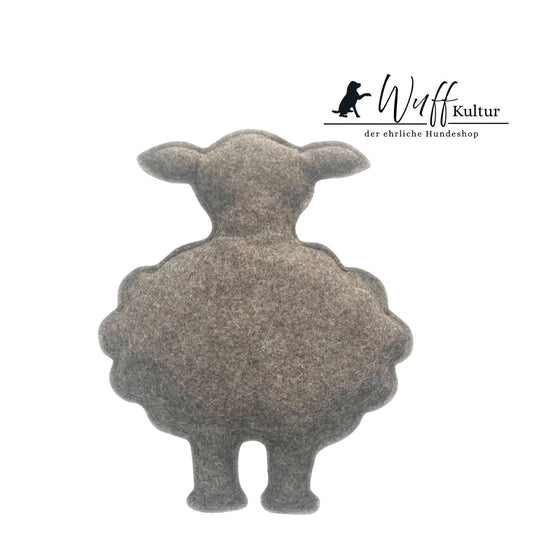 Grosses Hundespielzeug in Form eines Lamms aus Naturwollfilz, gefuellt mit Naturwolle und Zirbenholzspänen, nachhaltiges und natuerliches Hundespielzeug von Wuffkultur.